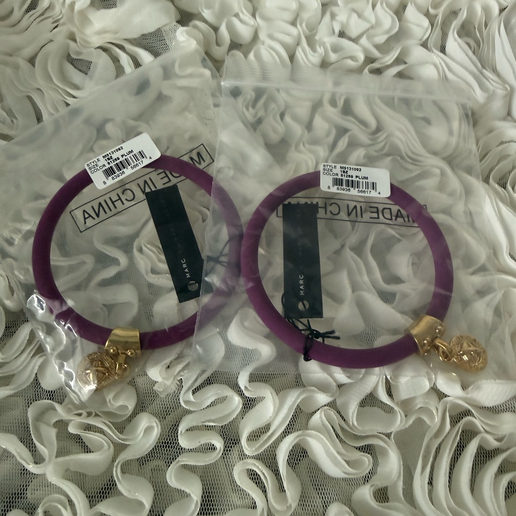 Bnwt Marc Jacobs Plum With Gold Bracelets-2 38$